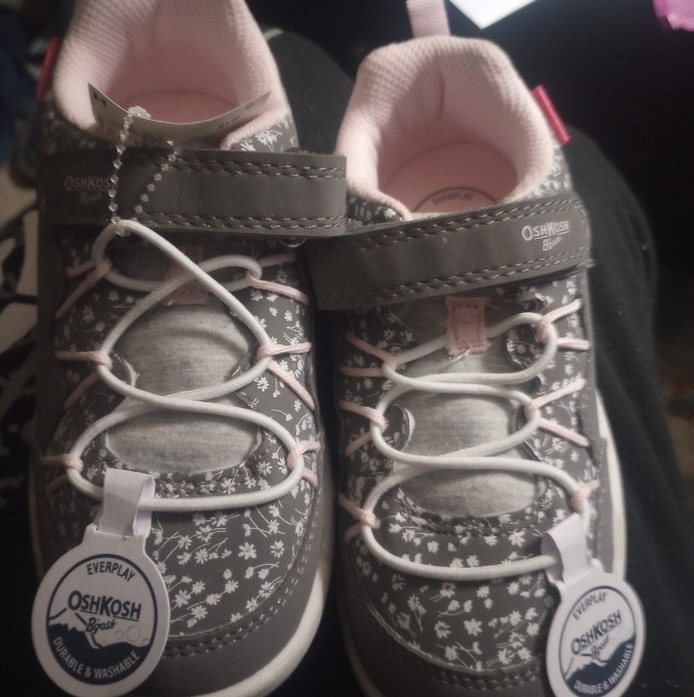 Oshkosh toddler shoe